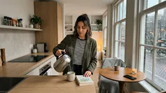 Liever thuis in het weekend? Psychologen herkennen 5 signalen van prikkelgevoeligheid en zelfzorg