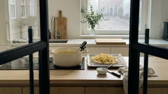 Hoe maak je thuis friet met een krokante korst en romige binnenkant? Probeer deze dubbele bakmethode