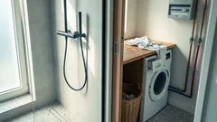 Waarom douchen terwijl de wasmachine draait soms meer gevolgen heeft dan je denkt
