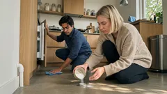 Kakkerlakken in huis? Een praktisch plan met suiker-baking soda-aas (en waar je het wél en niet neerzet)