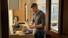 Moet je eieren wassen voor je ze bewaart? Dit ‘schone’ gebaar kan tegen je werken