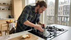 Wat helpt tegen roest en aangekoekte randen op je gasfornuis? Een eenvoudig ingrediënt uit de keuken